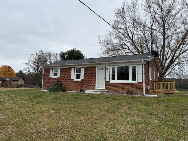 Building Photo - Dublin Brick home Three Bedroom, One Bathr...