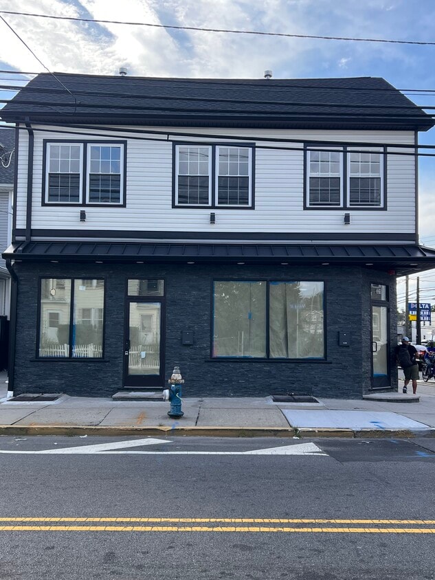 Foto principal - 331 Myrtle Ave
