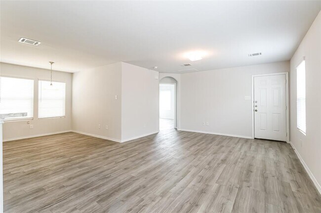 Foto del edificio - 417 Upper Creek Dr