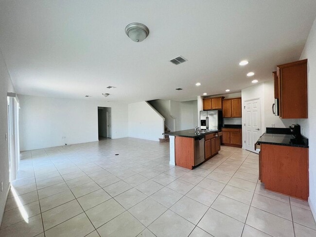 Building Photo - Luxury 5 Bedrooms 3 Bathrooms Single Family House For Rent