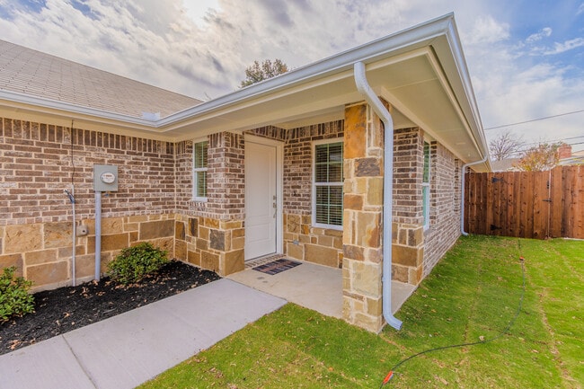 Building Photo - 617 NW Renfro St