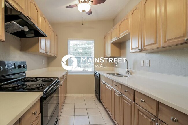 Foto del edificio - 4 Bedroom Pet-Friendly Home in Orlando, FL with Main Street Renewal