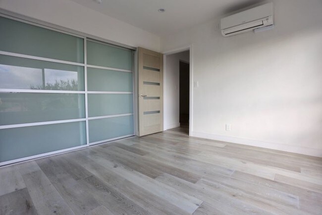 Foto del edificio - 5427 Carlton Way
