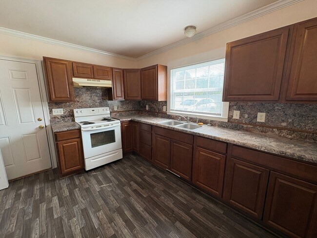 Foto del edificio - 3 Bedroom Home in Hickory Grove