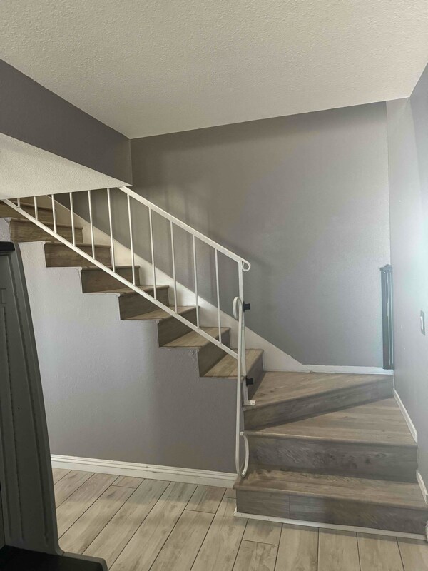 Building Photo - 580 Chelsea Dr