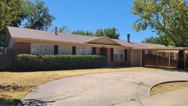 Foto del edificio - Updated 3 Bedroom/2 Bath/Carport/Storage Building Available Now!