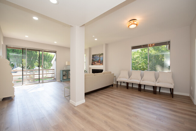 Building Photo - 6 Highland View