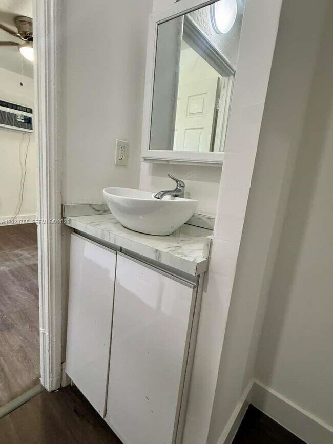 Foto del edificio - 6028 SW 27th St