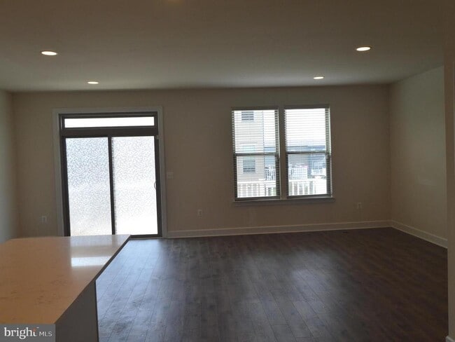 Foto del edificio - 9867 Gillum Wy