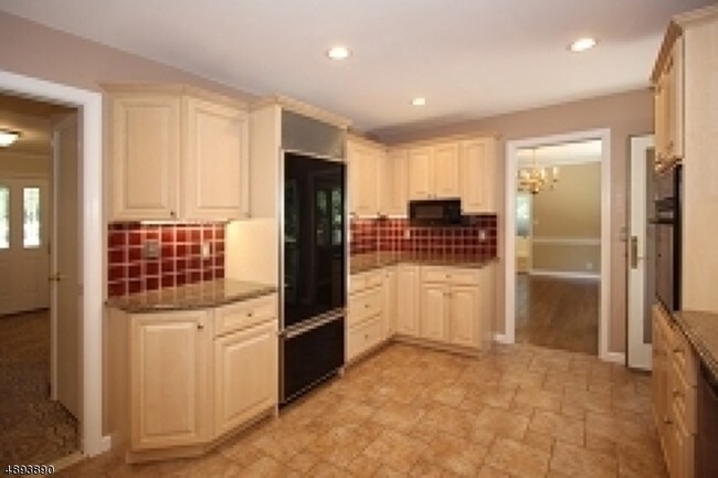 Building Photo - 41 Highlands Ave