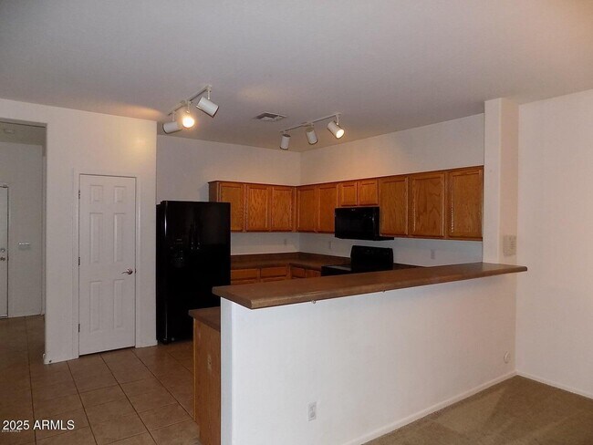 Building Photo - 45449 Alamendras St