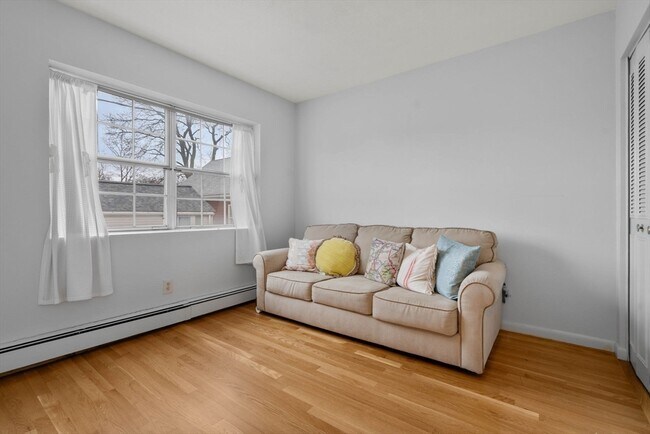 Foto del edificio - 8 Robinwood Ave