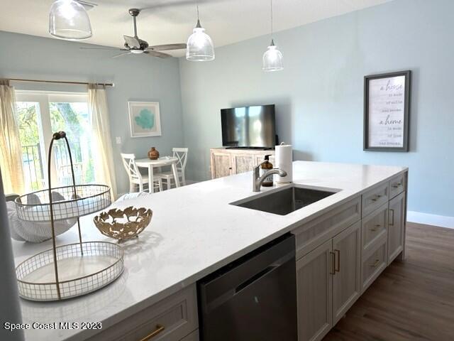 Foto del edificio - 833 Paddleboard Ct