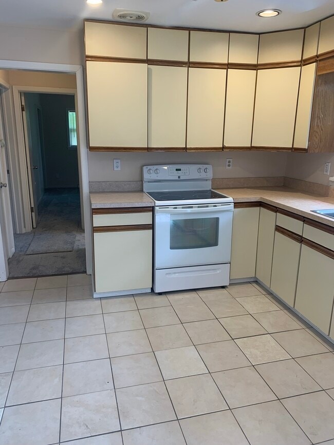 Building Photo - 282 Wooded Ln