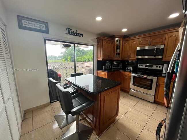 Foto del edificio - 2178 W 60th St