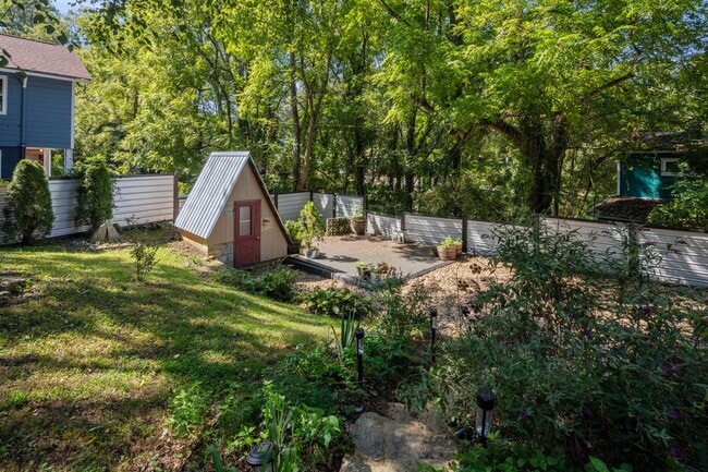 Building Photo - West Asheville Oasis