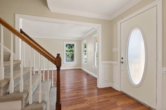 Foto del edificio - 5 Bed, 2.5 Bath Home in the Heart of Red Mill Farms