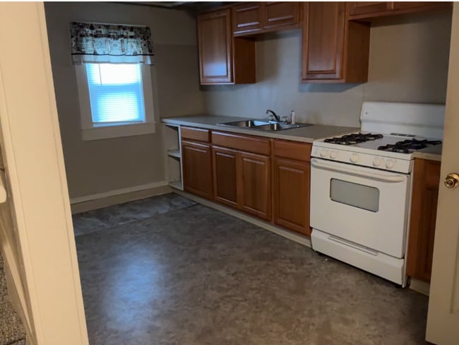 Building Photo - 535 Main St