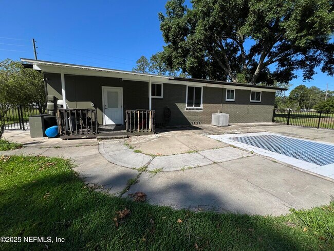 Building Photo - 4565 Cedar Point Rd