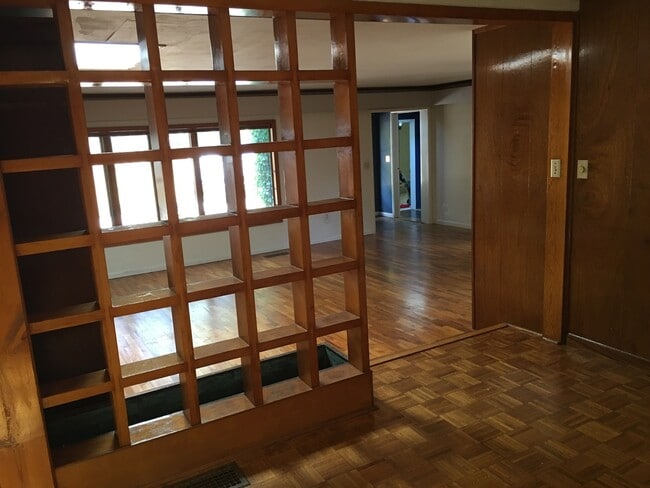 Building Photo - Location, location, location. Great 4 bedroom one block from City Park!  June 2026 Move-In