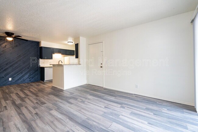 Foto del edificio - 2756 N Charles Ave