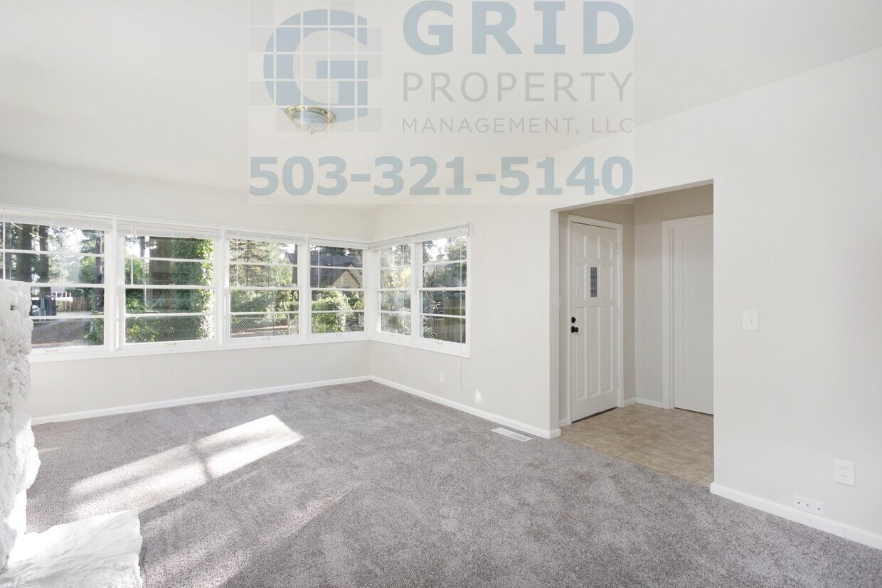 Primary Photo - Spacious 3 Bedroom Home Available on Fores...