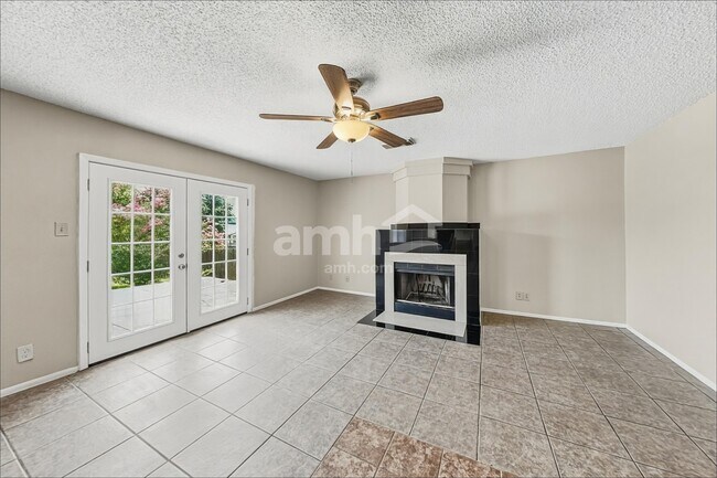 Foto del edificio - 6678 Snow Meadow Dr