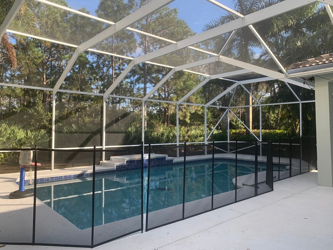 Building Photo - 4689 SW Hammock Creek Dr