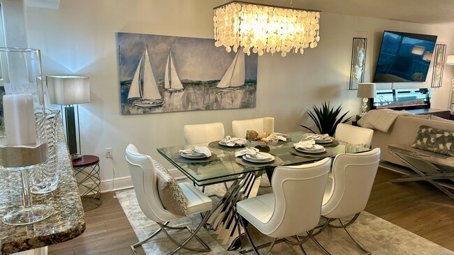 Building Photo - 561 Casa Bella Dr