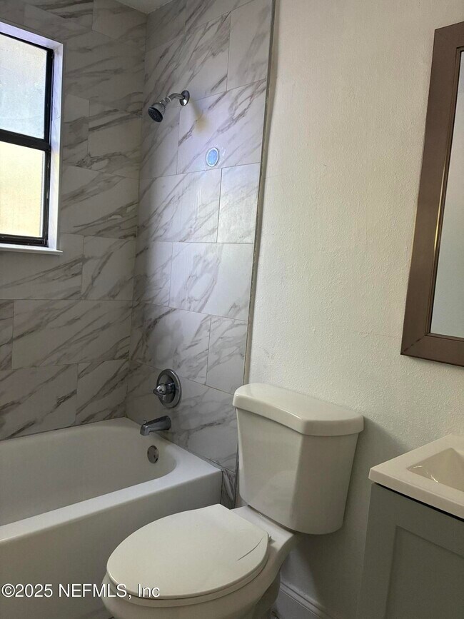 Foto del edificio - 2647 Sunrise Village Dr