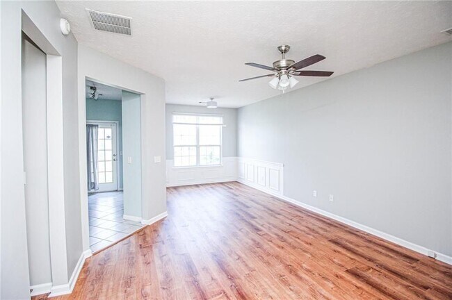 Foto del edificio - 6476 Portside Way