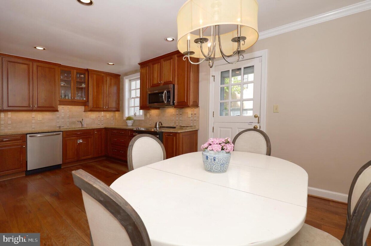 Foto principal - 827 S Royal St