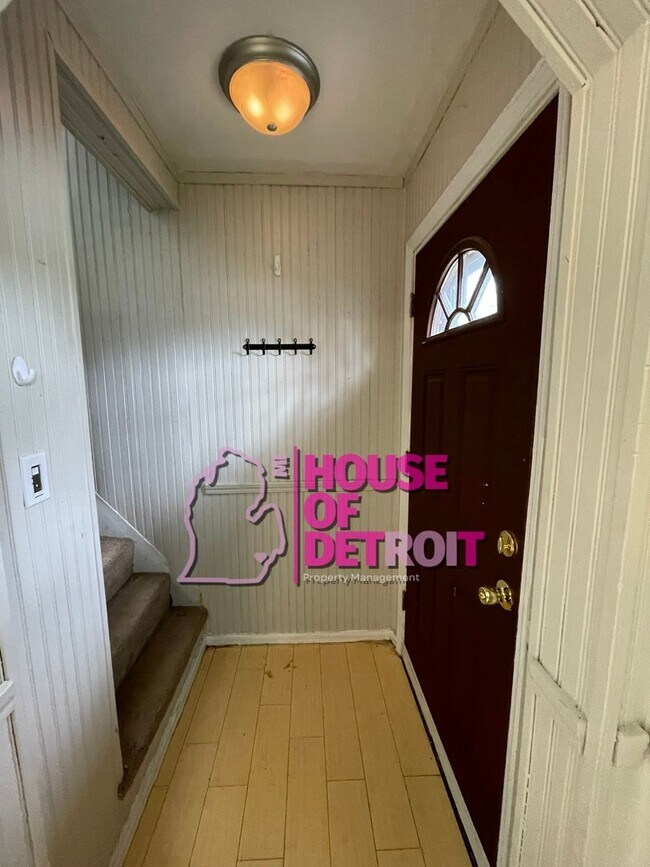 Building Photo - 3 BEDROOM | 1 BATH | FREE PRE SCREEN