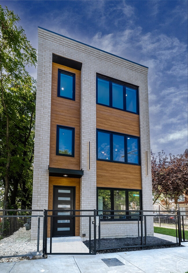 Building Photo - 3327 W Division St