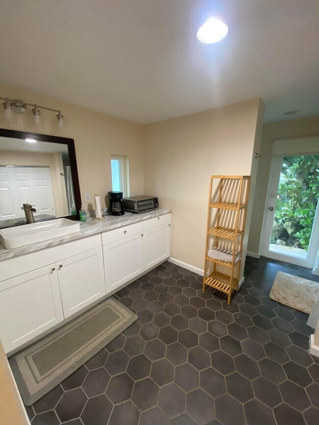Building Photo - 3232 Paty Dr