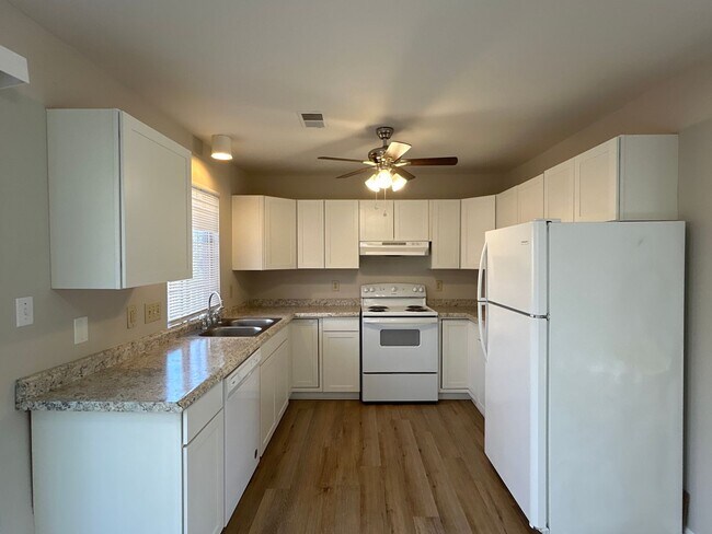 Foto del edificio - 10730 Starwood Ave