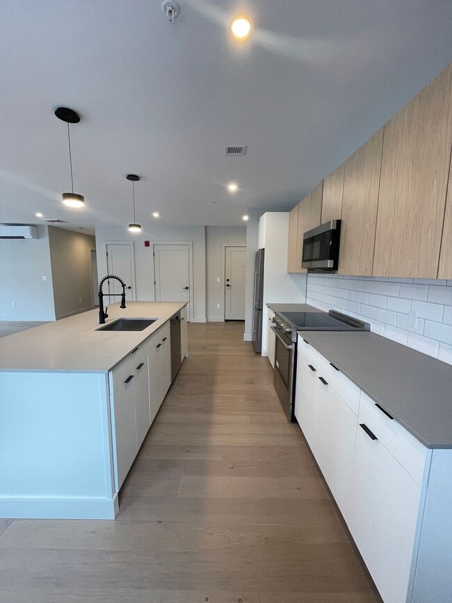 Building Photo - New construction condo available now!