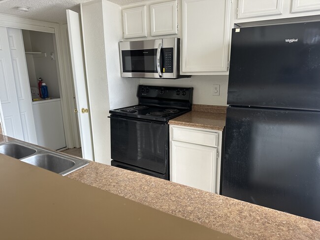 Foto del edificio - 9170 Forest Ln