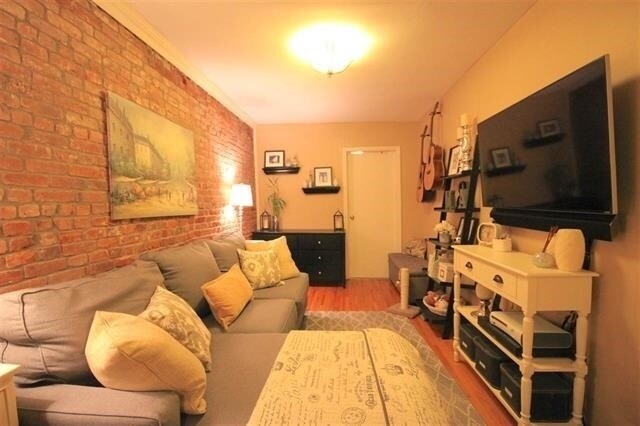 Foto del edificio - 108 Willow Ave