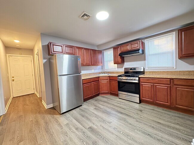 Building Photo - 53 Stevens St