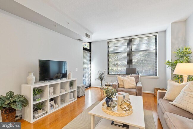 Foto del edificio - 1021 N Garfield St