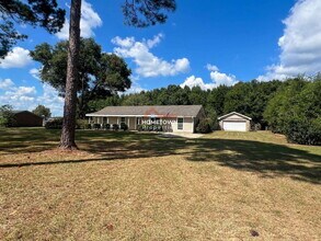 Building Photo - 420 E 10 Mile Rd