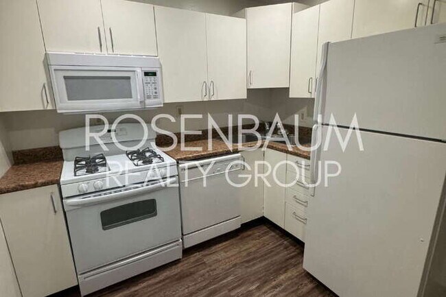 Building Photo - 770 N Dodge Blvd