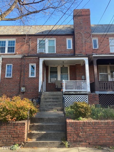 Building Photo - 5 br, 2 bath Townhome - 2509 39th st