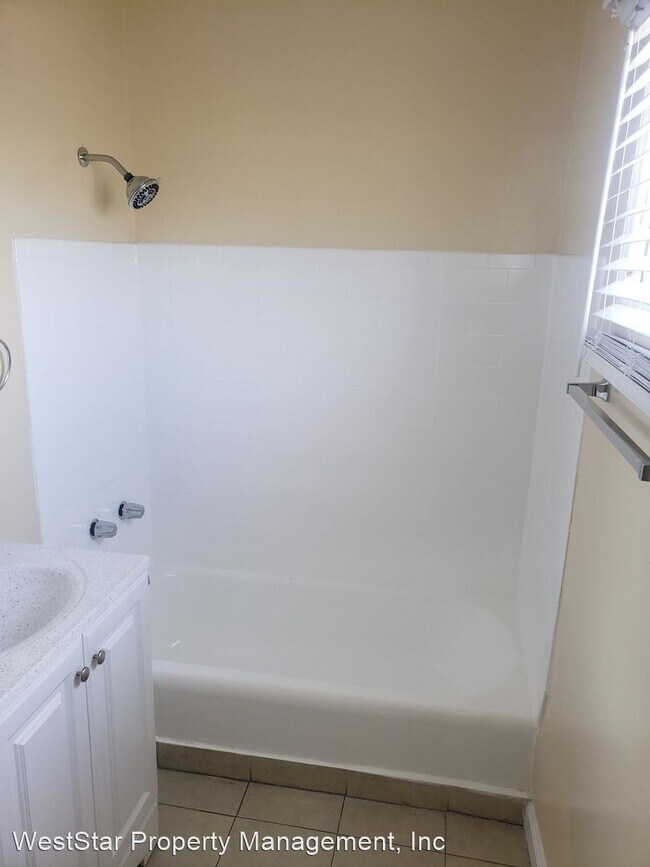 Building Photo - 10236 California Ave