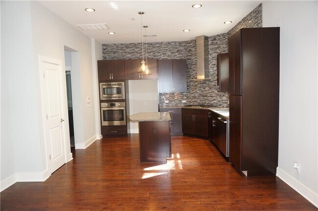 Foto del edificio - 8110 Ranch Rd 2222