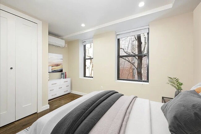 Building Photo - 128 1st Ave