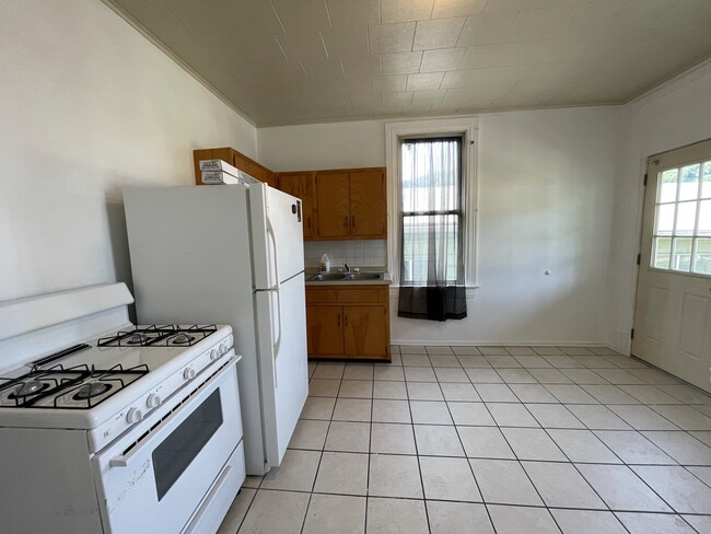Building Photo - 125 6th St
