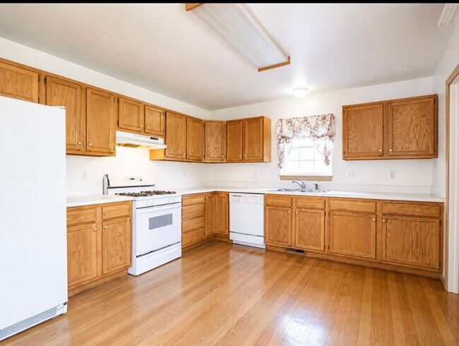 Building Photo - 1332 Grand Ave