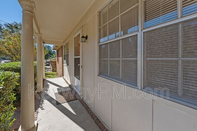 Foto del edificio - 413 Kingstree Rd